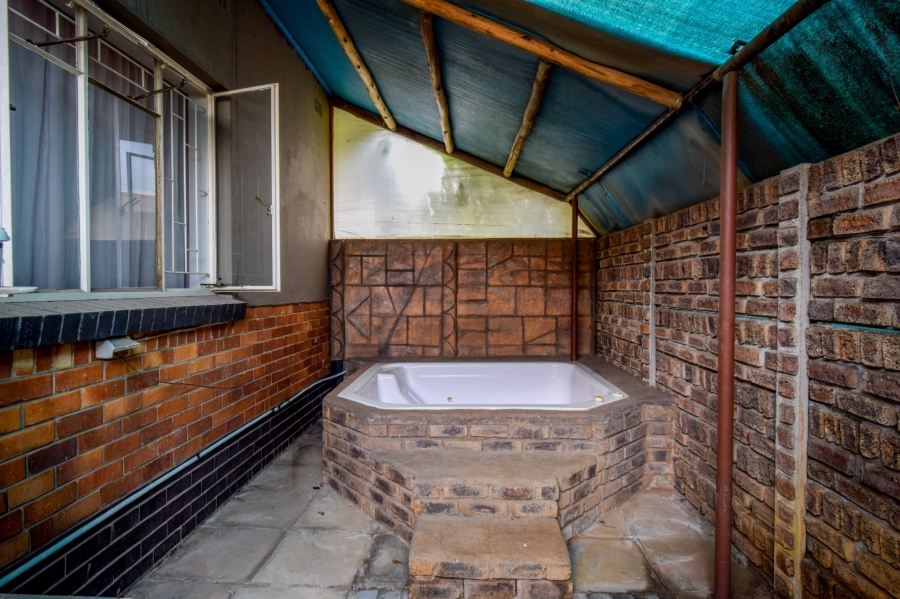 4 Bedroom Property for Sale in Villieria Gauteng