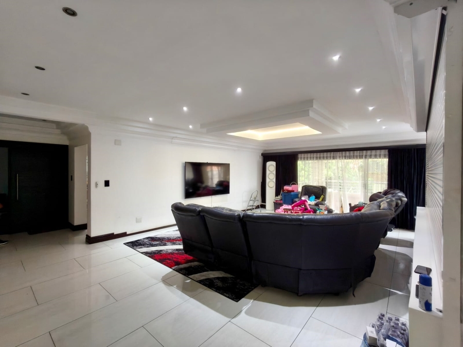 7 Bedroom Property for Sale in Wierda Park Gauteng