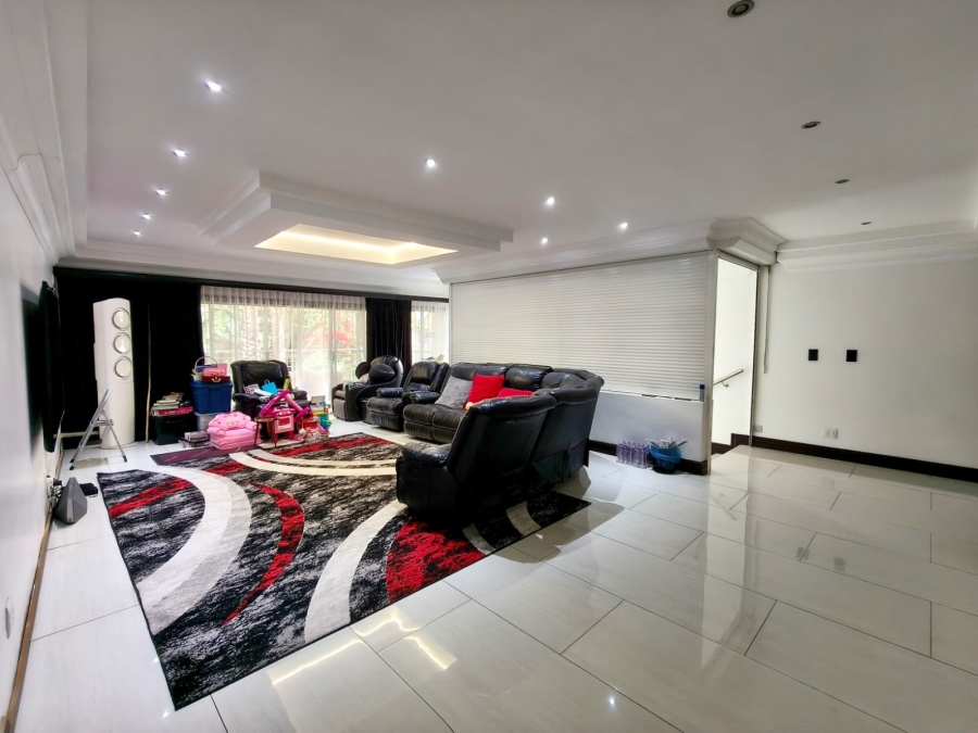 7 Bedroom Property for Sale in Wierda Park Gauteng