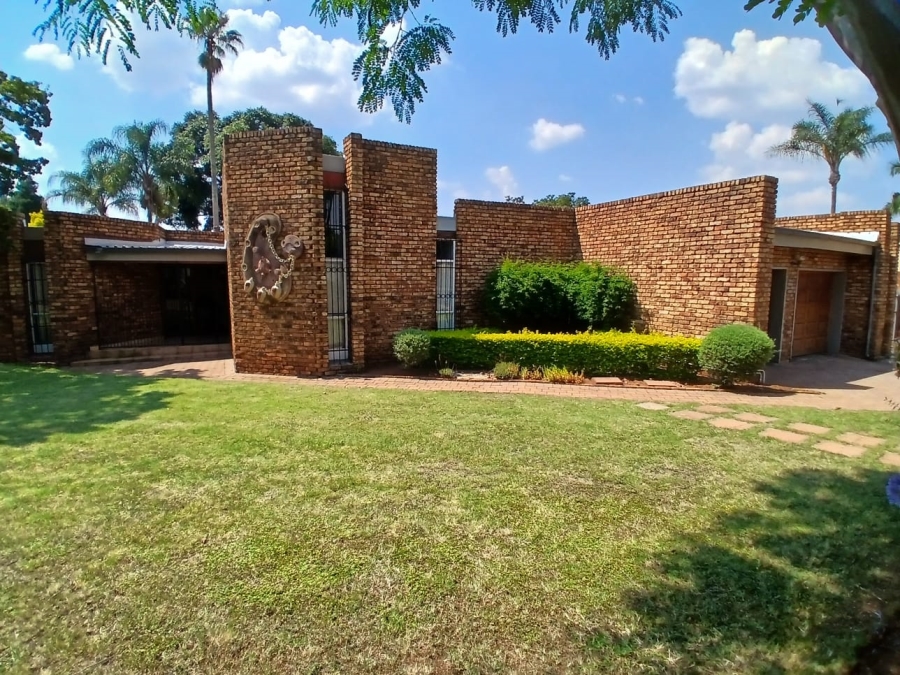 5 Bedroom Property for Sale in Monument Park Gauteng