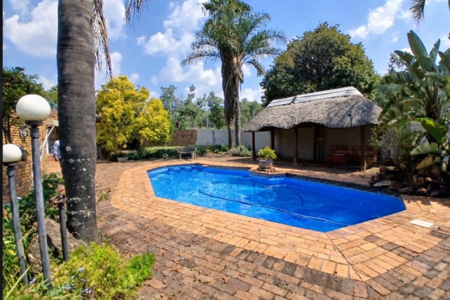 5 Bedroom Property for Sale in Monument Park Gauteng