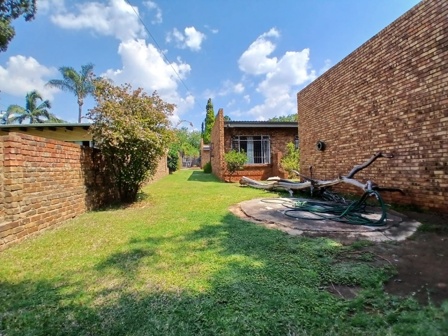 5 Bedroom Property for Sale in Monument Park Gauteng