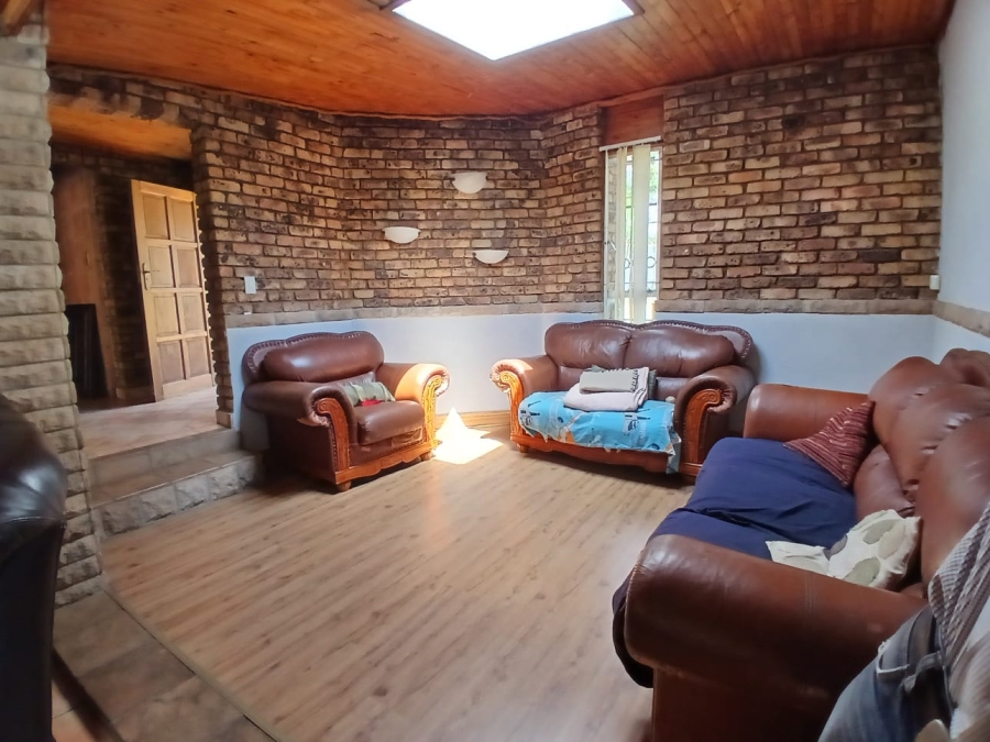 5 Bedroom Property for Sale in Monument Park Gauteng