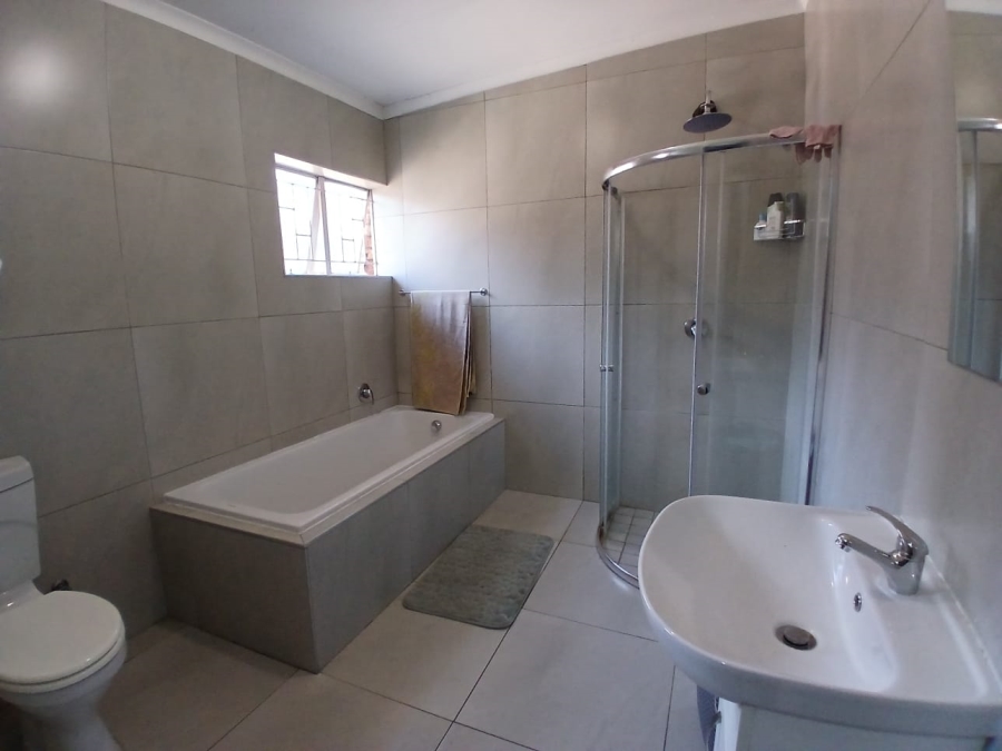 5 Bedroom Property for Sale in Monument Park Gauteng