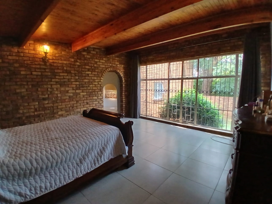 5 Bedroom Property for Sale in Monument Park Gauteng