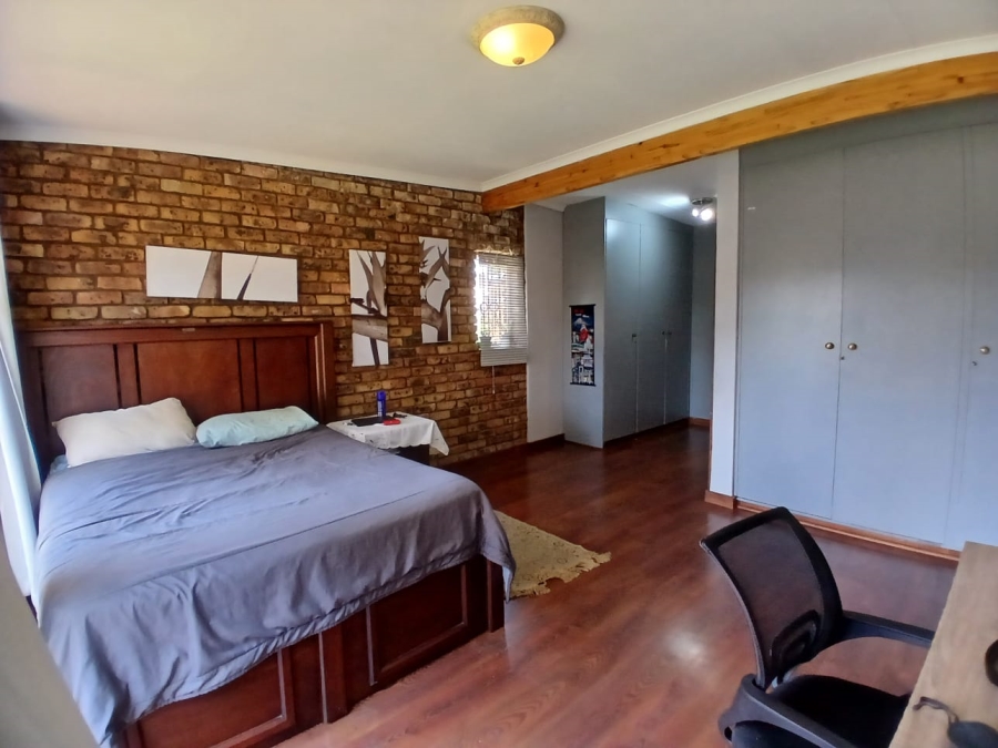 5 Bedroom Property for Sale in Monument Park Gauteng