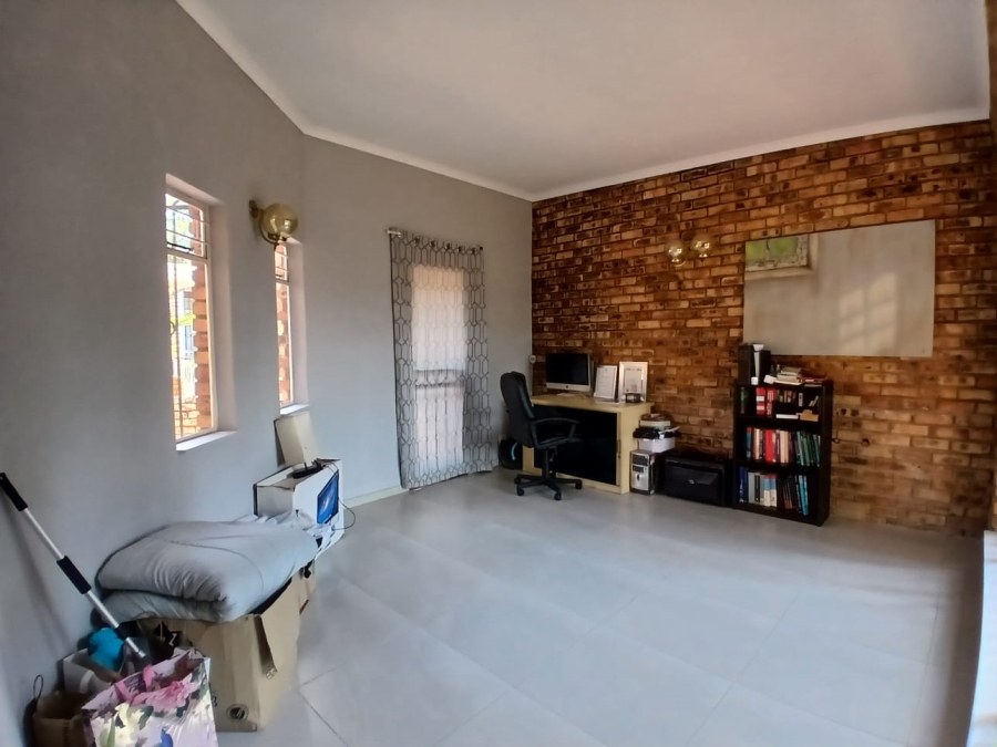 5 Bedroom Property for Sale in Monument Park Gauteng