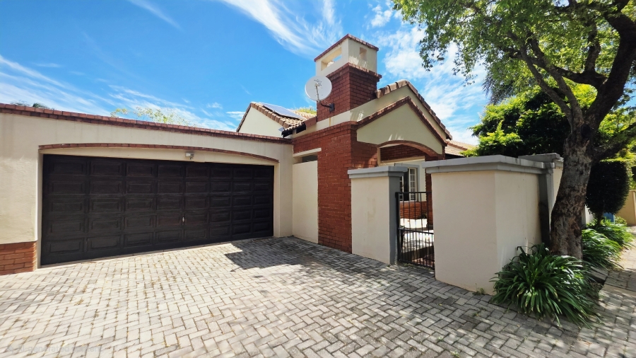 2 Bedroom Property for Sale in Faerie Glen Gauteng