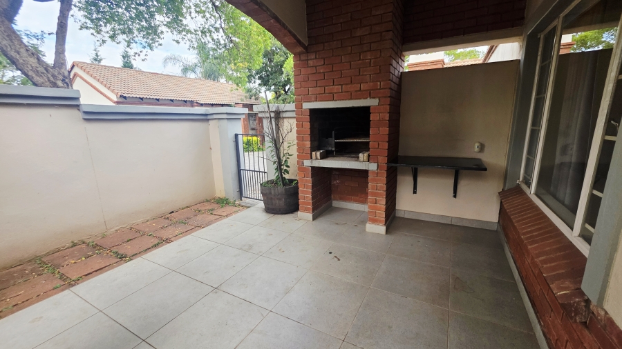 2 Bedroom Property for Sale in Faerie Glen Gauteng
