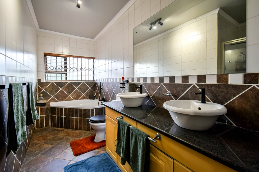 3 Bedroom Property for Sale in La Montagne Gauteng