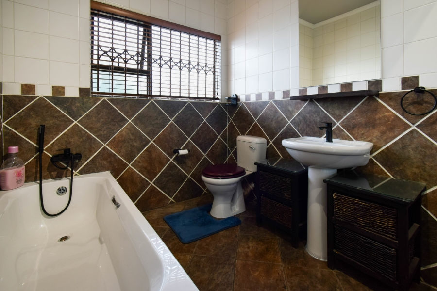 3 Bedroom Property for Sale in La Montagne Gauteng