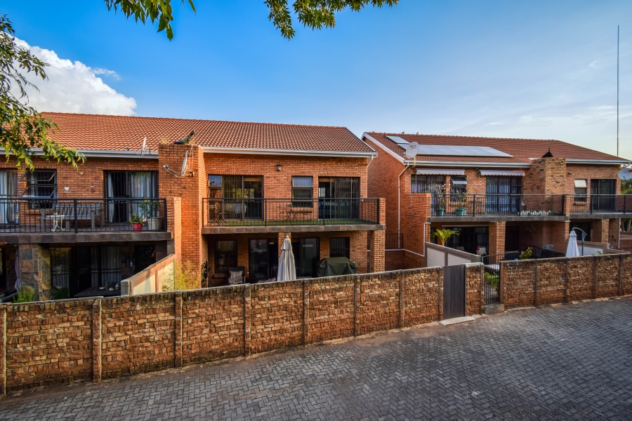 3 Bedroom Property for Sale in La Montagne Gauteng