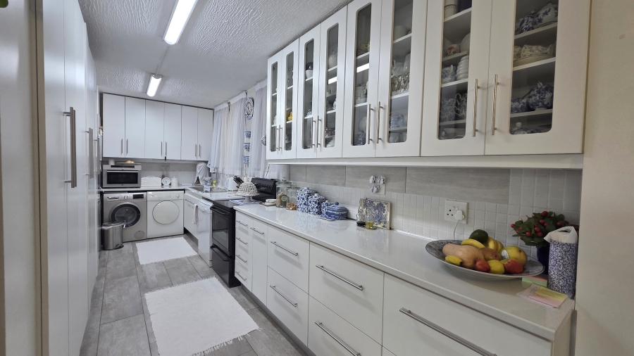 3 Bedroom Property for Sale in La Montagne Gauteng