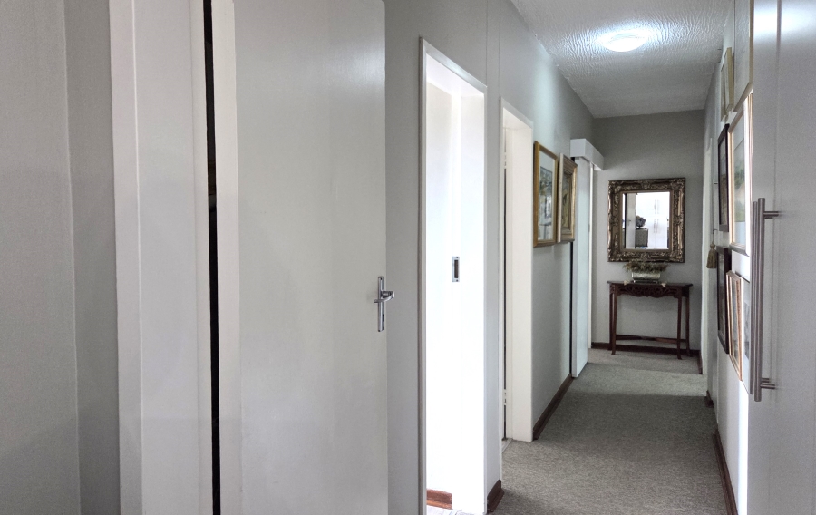 3 Bedroom Property for Sale in La Montagne Gauteng