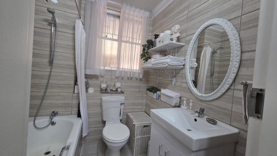 3 Bedroom Property for Sale in La Montagne Gauteng