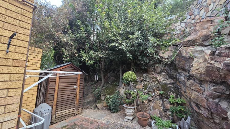 3 Bedroom Property for Sale in La Montagne Gauteng