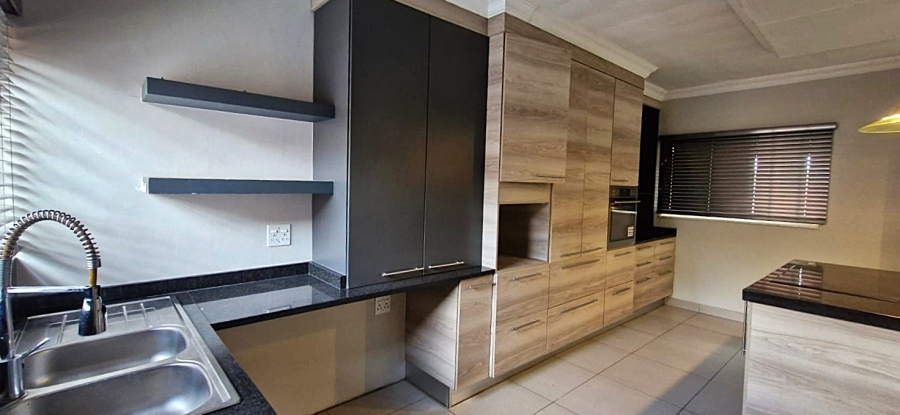 3 Bedroom Property for Sale in Faerie Glen Gauteng