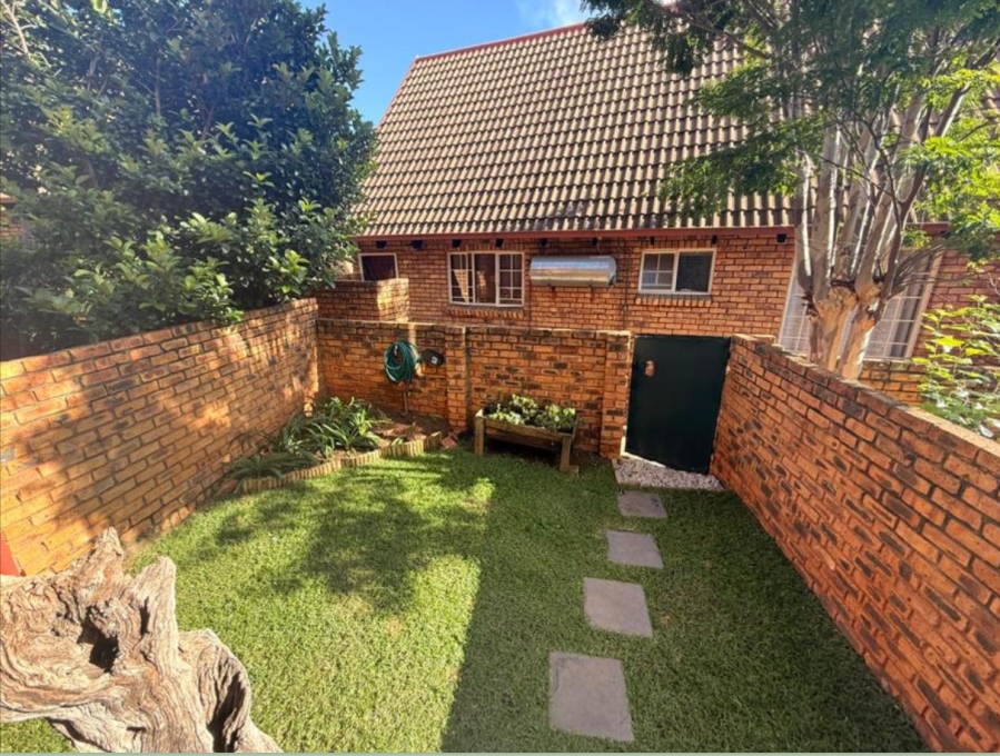 2 Bedroom Property for Sale in Moreleta Park Gauteng