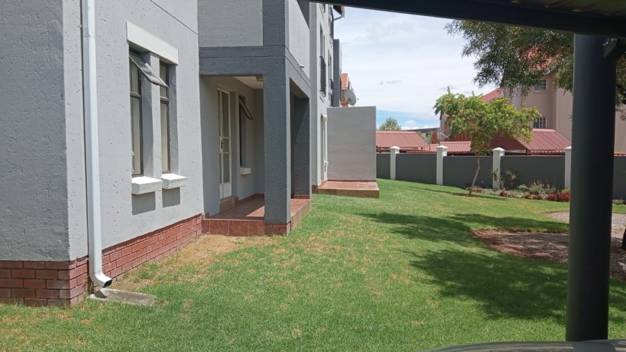 2 Bedroom Property for Sale in Kosmosdal Gauteng