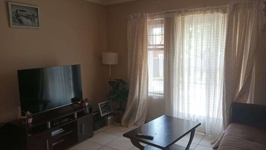 2 Bedroom Property for Sale in Kosmosdal Gauteng