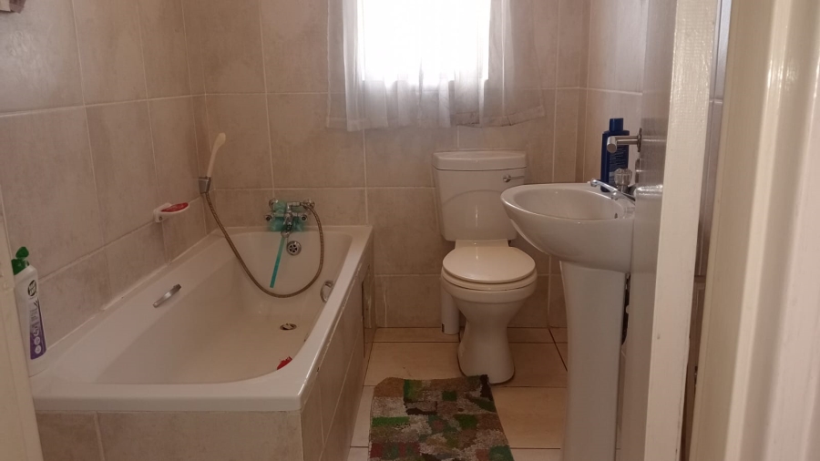 2 Bedroom Property for Sale in Kosmosdal Gauteng