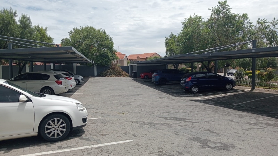 2 Bedroom Property for Sale in Kosmosdal Gauteng