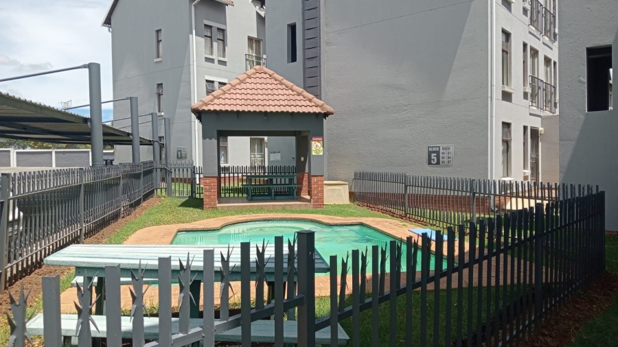 2 Bedroom Property for Sale in Kosmosdal Gauteng