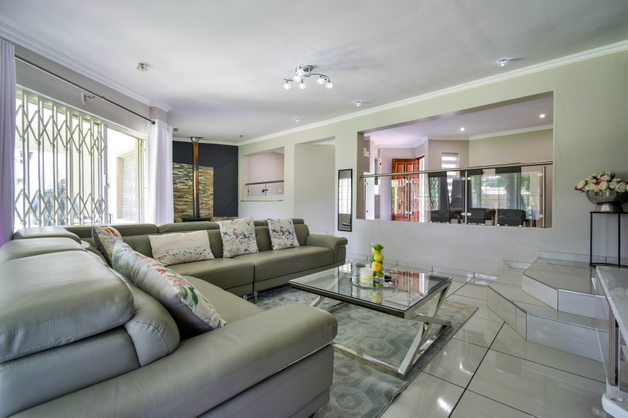 4 Bedroom Property for Sale in Elardus Park Gauteng