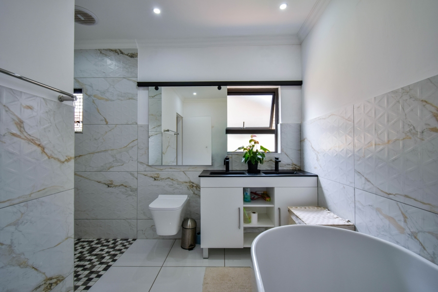 4 Bedroom Property for Sale in Elardus Park Gauteng