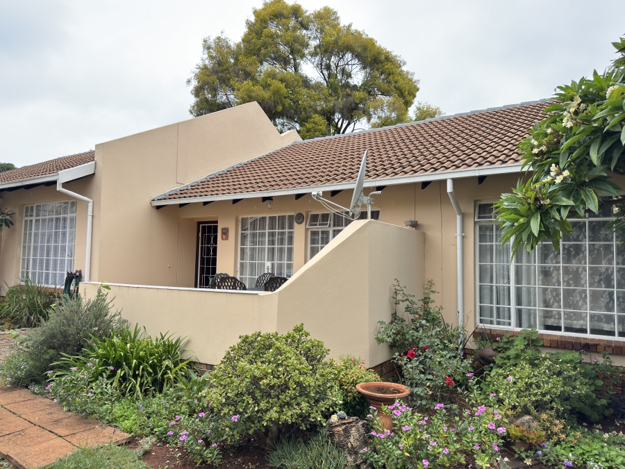 2 Bedroom Property for Sale in Die Wilgers Gauteng