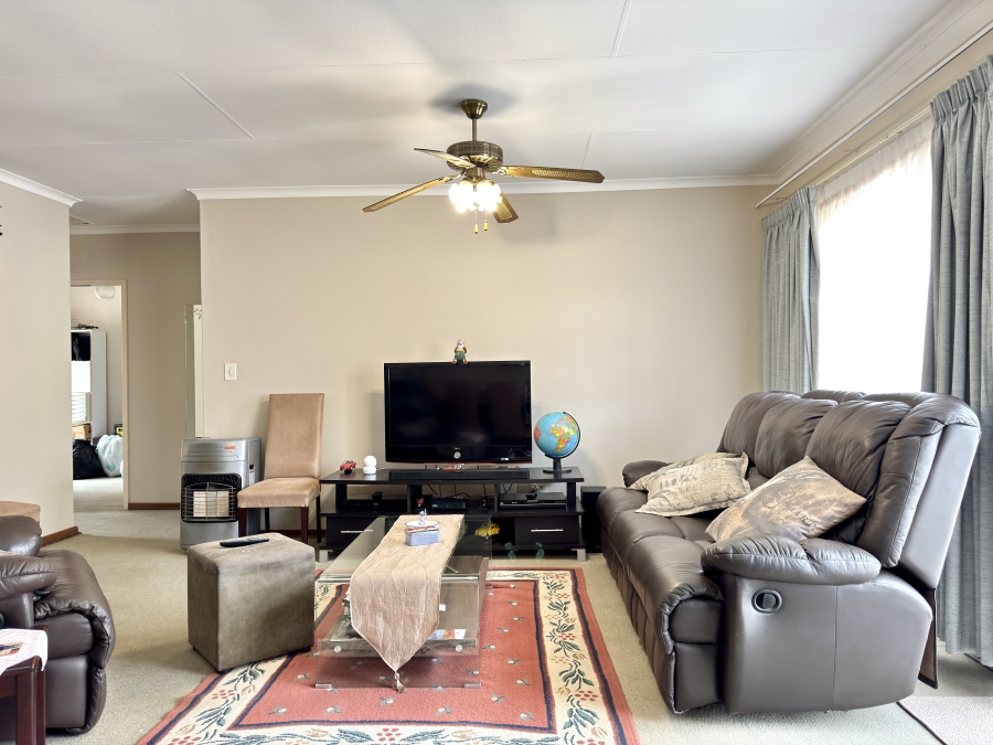 2 Bedroom Property for Sale in Die Wilgers Gauteng