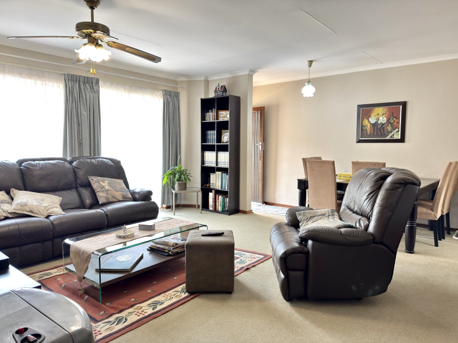 2 Bedroom Property for Sale in Die Wilgers Gauteng