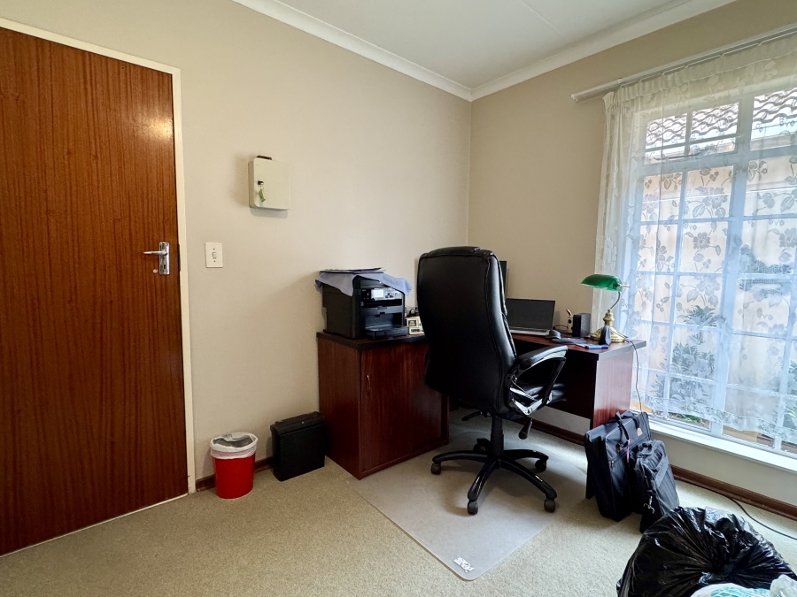 2 Bedroom Property for Sale in Die Wilgers Gauteng