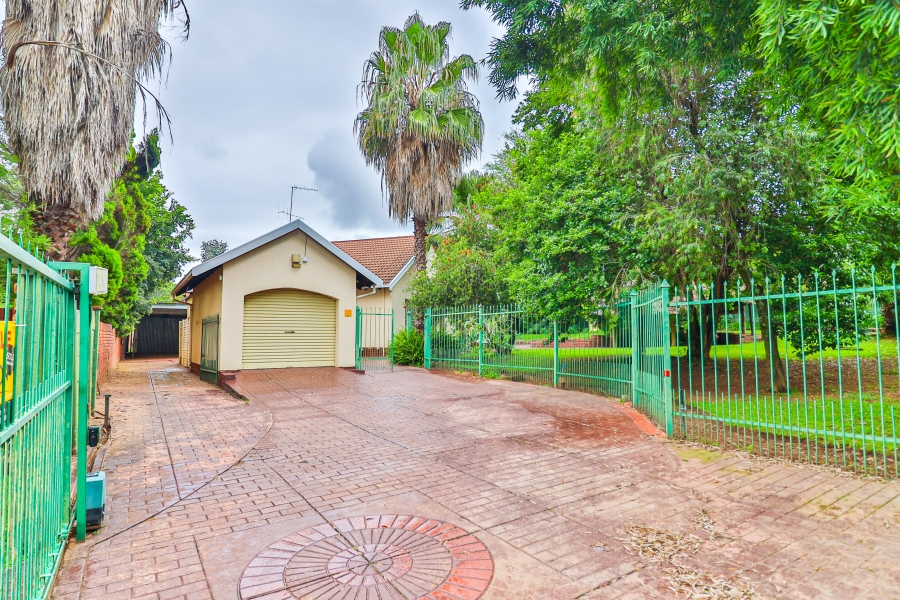 3 Bedroom Property for Sale in Garsfontein Gauteng