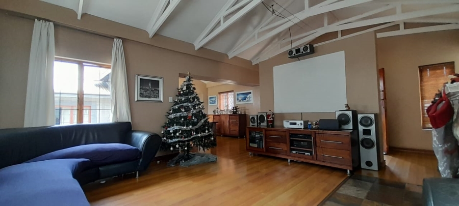 5 Bedroom Property for Sale in Waterkloof Ridge Gauteng