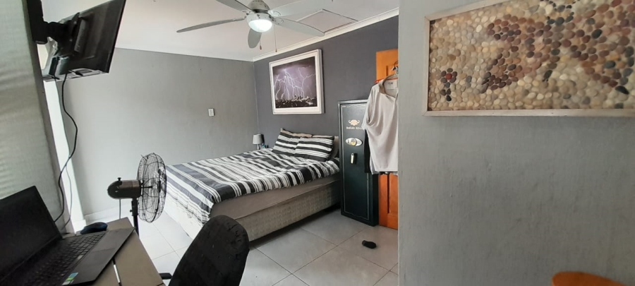 5 Bedroom Property for Sale in Waterkloof Ridge Gauteng