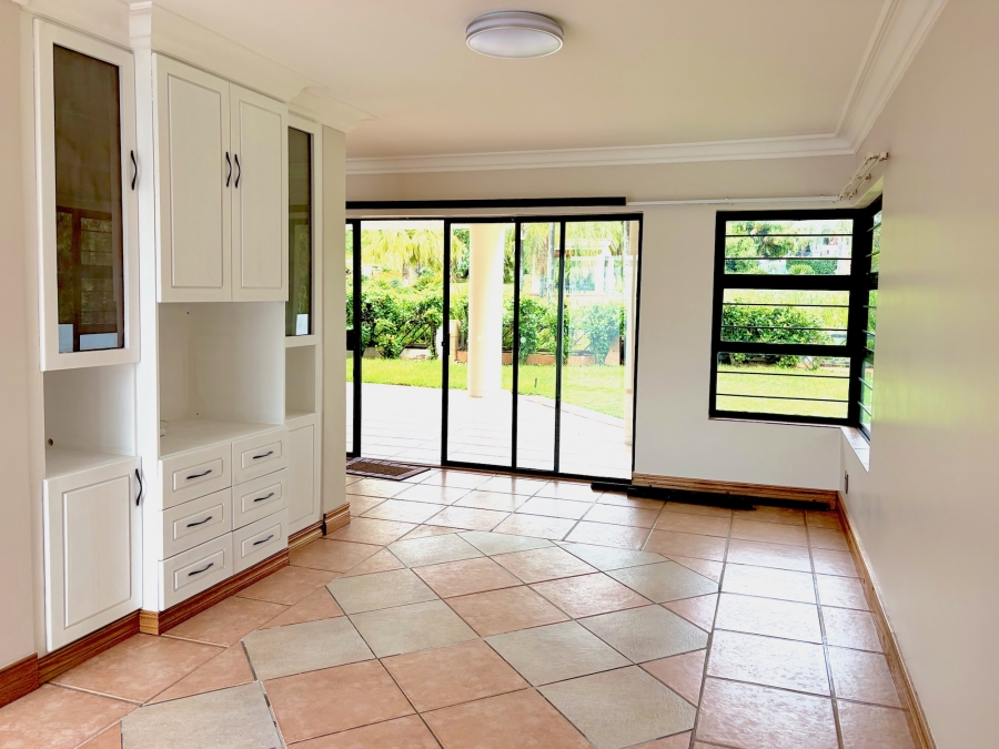 6 Bedroom Property for Sale in The Glades Gauteng