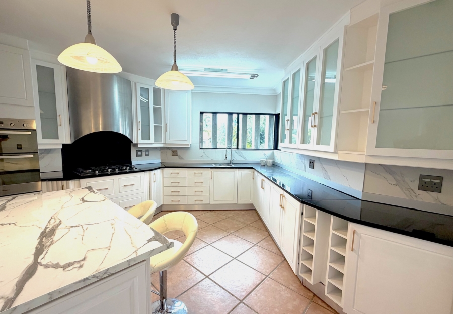 6 Bedroom Property for Sale in The Glades Gauteng