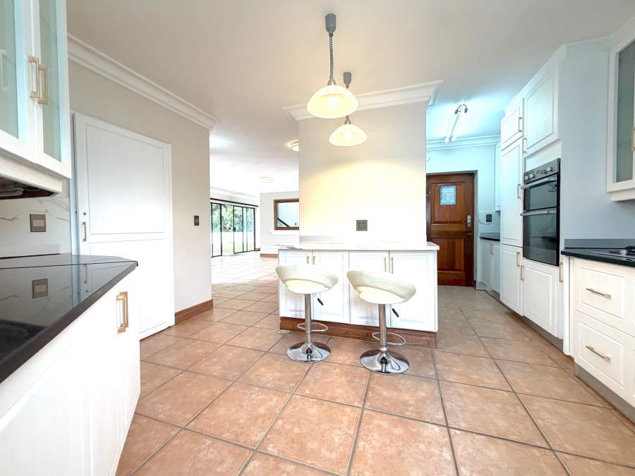 6 Bedroom Property for Sale in The Glades Gauteng