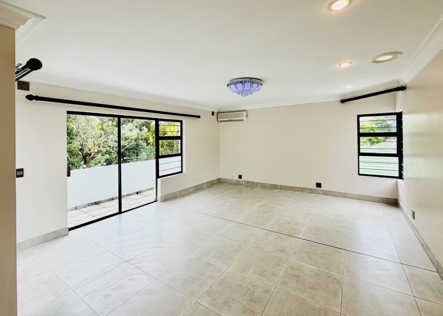 6 Bedroom Property for Sale in The Glades Gauteng