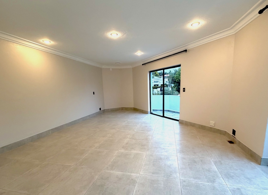 6 Bedroom Property for Sale in The Glades Gauteng