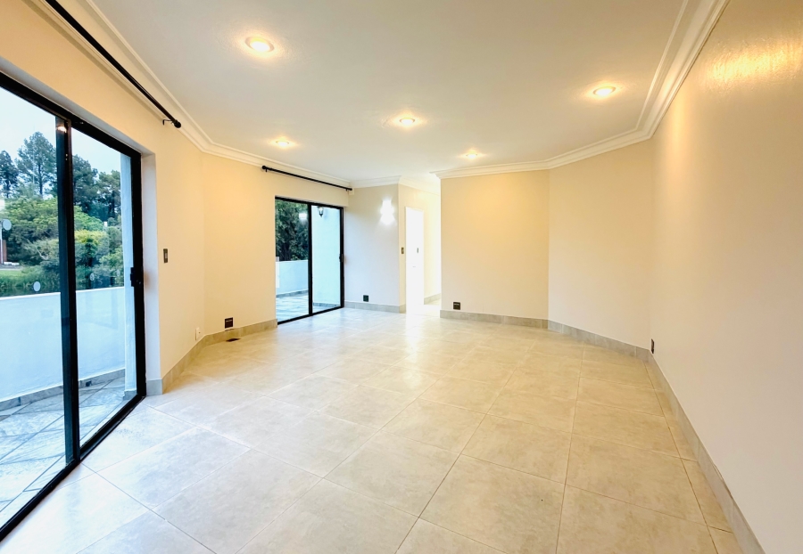 6 Bedroom Property for Sale in The Glades Gauteng