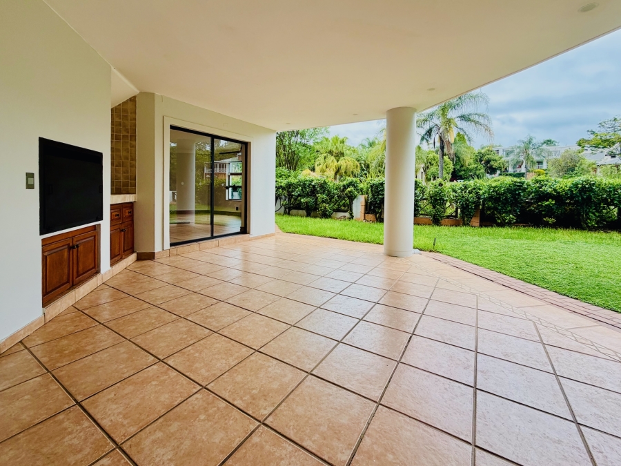 6 Bedroom Property for Sale in The Glades Gauteng