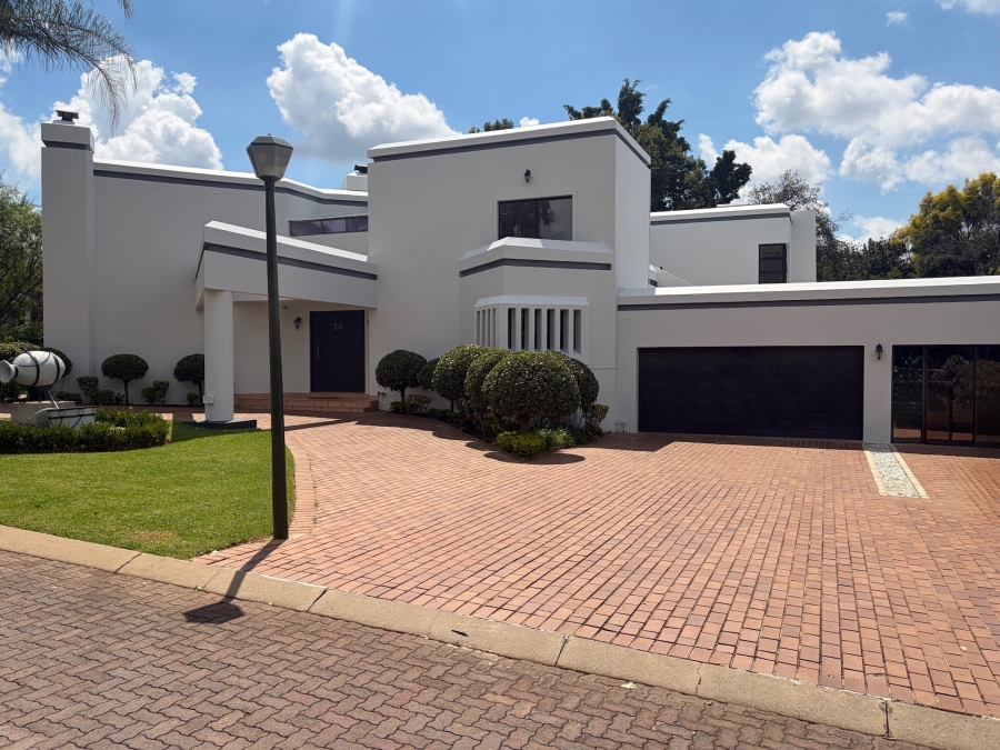 6 Bedroom Property for Sale in The Glades Gauteng