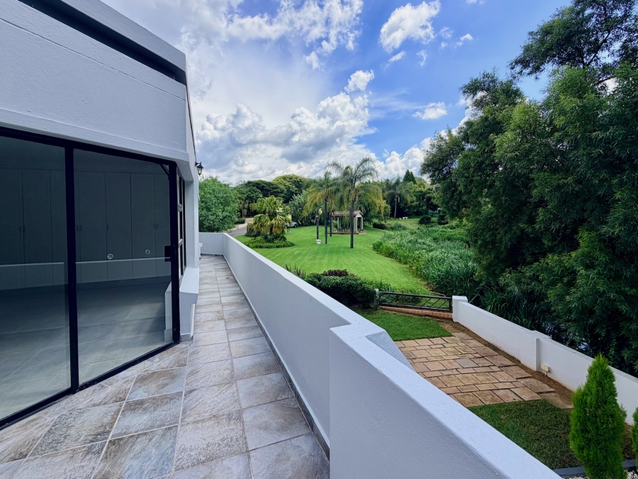 6 Bedroom Property for Sale in The Glades Gauteng