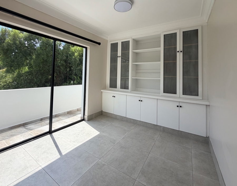 6 Bedroom Property for Sale in The Glades Gauteng