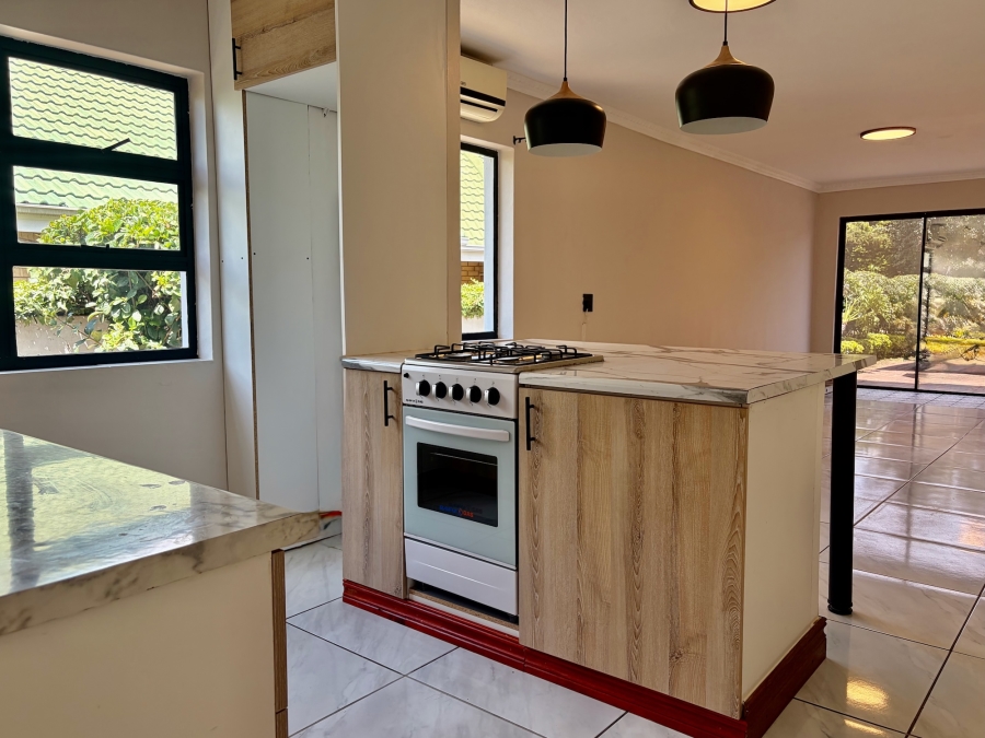 6 Bedroom Property for Sale in The Glades Gauteng