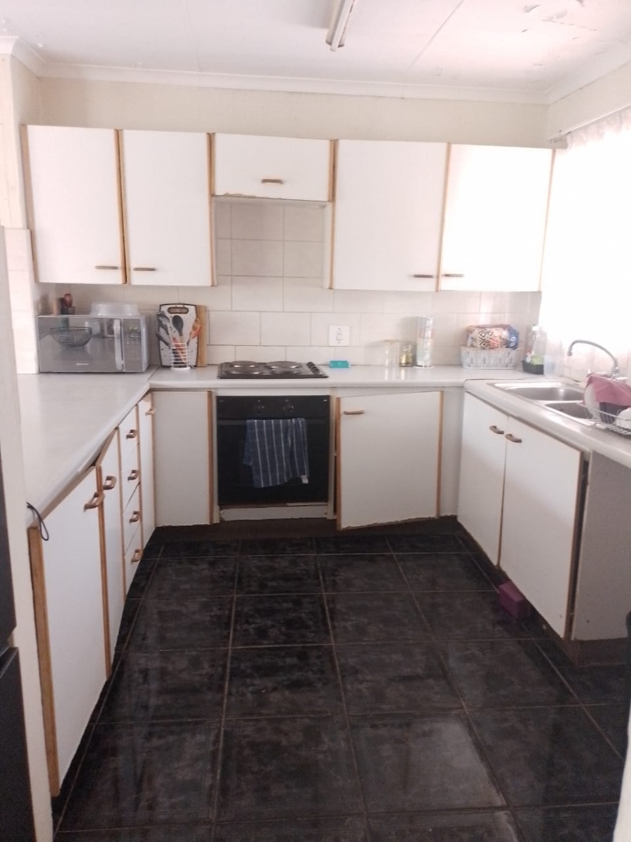 2 Bedroom Property for Sale in Noordwyk Gauteng