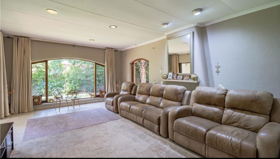 5 Bedroom Property for Sale in Northcliff Gauteng