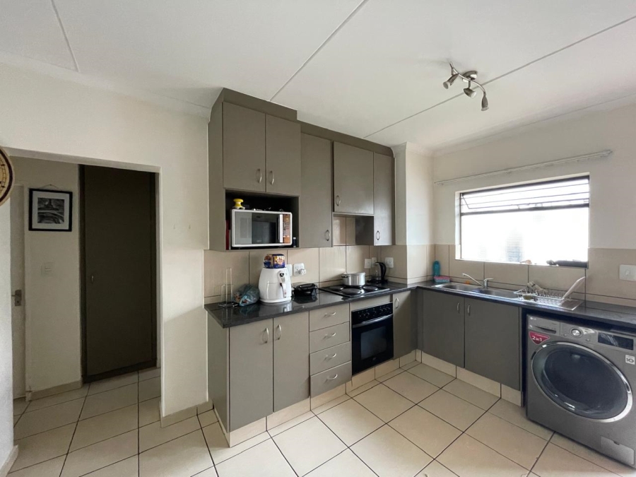 2 Bedroom Property for Sale in Barbeque Downs Gauteng
